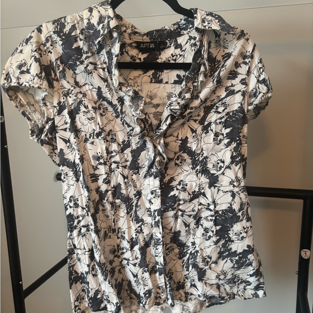 Apt. 9 Women's Black and White Button Down Shirt